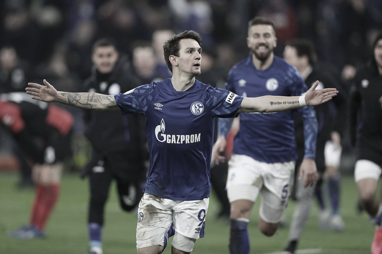 Schalke 04 vence Hertha Berlin na prorrogação e avança na DFB Pokal 