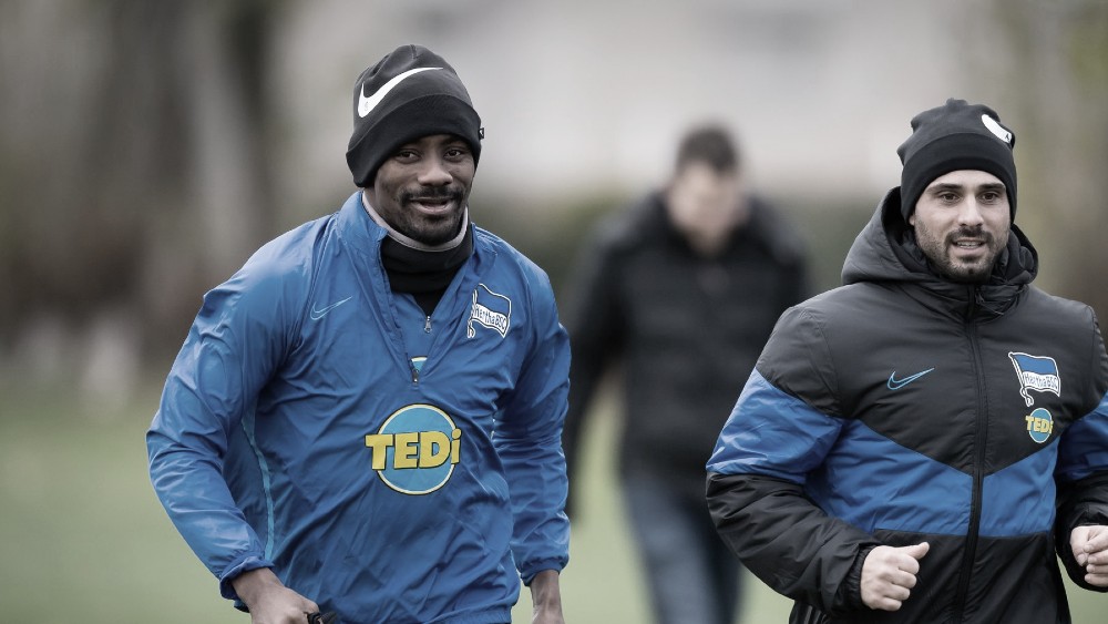 Botafogo tem concorrência de time italiano pela contração do
atacante Kalou Botafogo tem concorrência de time italiano pela contração do
atacante Kalou