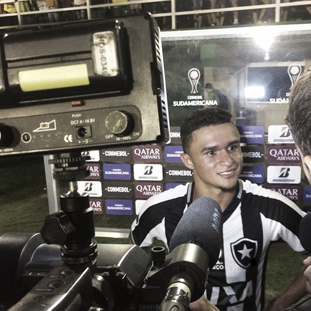 Erik dedica vitória do Botafogo à esposa e vibra com atuação: “Dia especial”