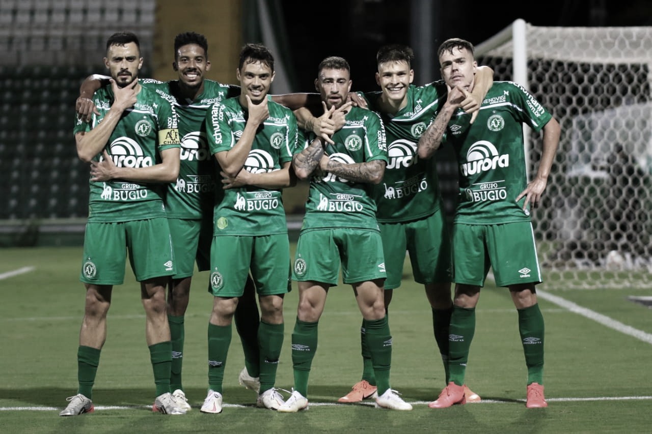 Gosto especial: Chapecoense assegura acesso à Série A após bater rival Figueirense Gosto especial: Chapecoense assegura acesso à Série A após bater rival Figueirense