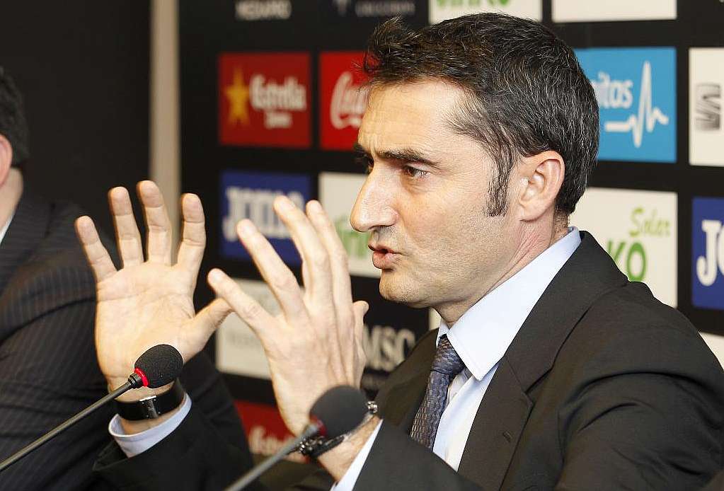 Ernesto Valverde é confirmado como novo técnico do Athletic Bilbao Ernesto Valverde é confirmado como novo técnico do Athletic Bilbao