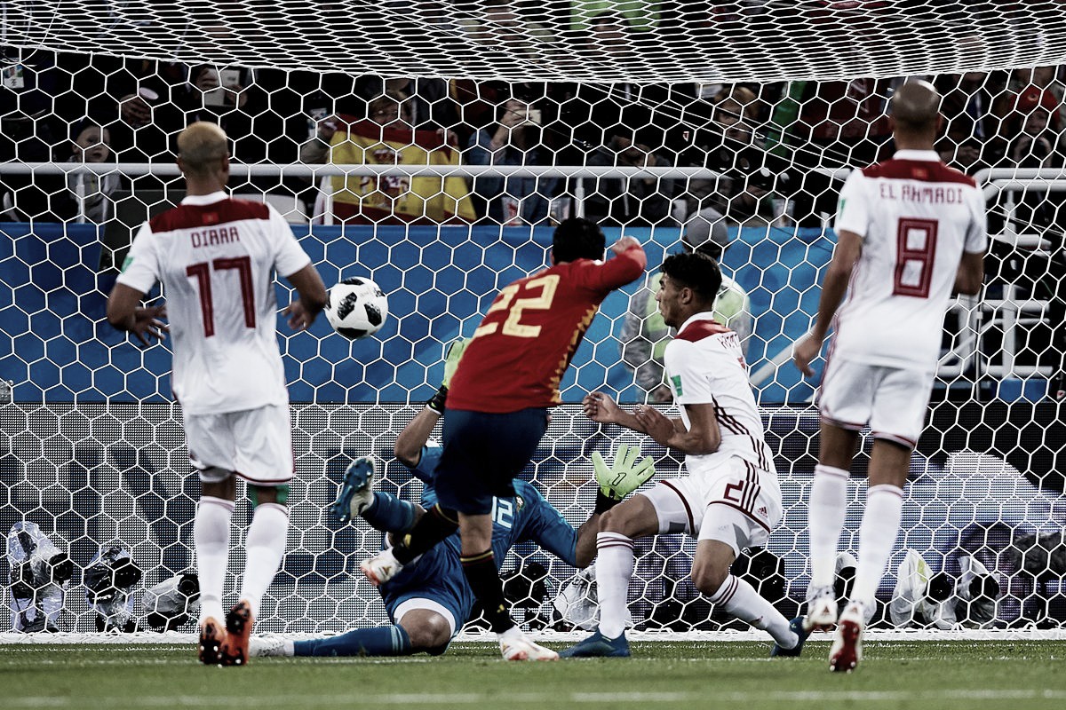 En dramático final, España aseguró el primer lugar del grupo con agónico empate