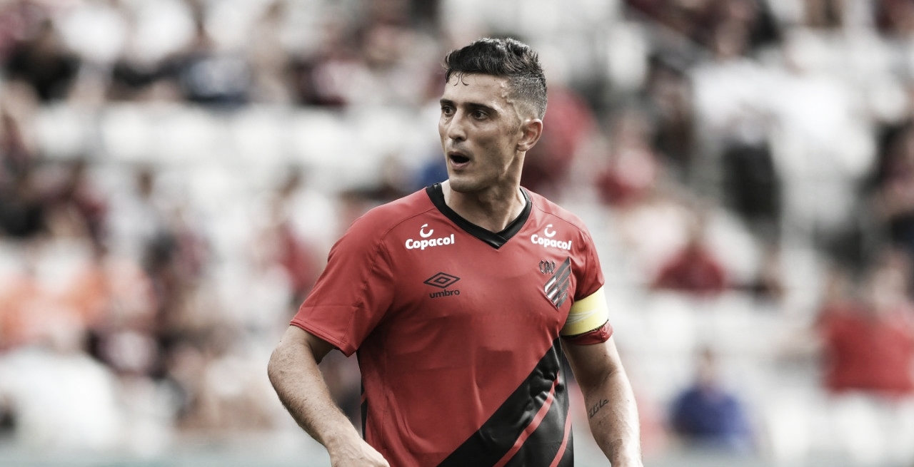 Vasco anuncia contratação do meia Marquinho, ex-Athletico Paranaense