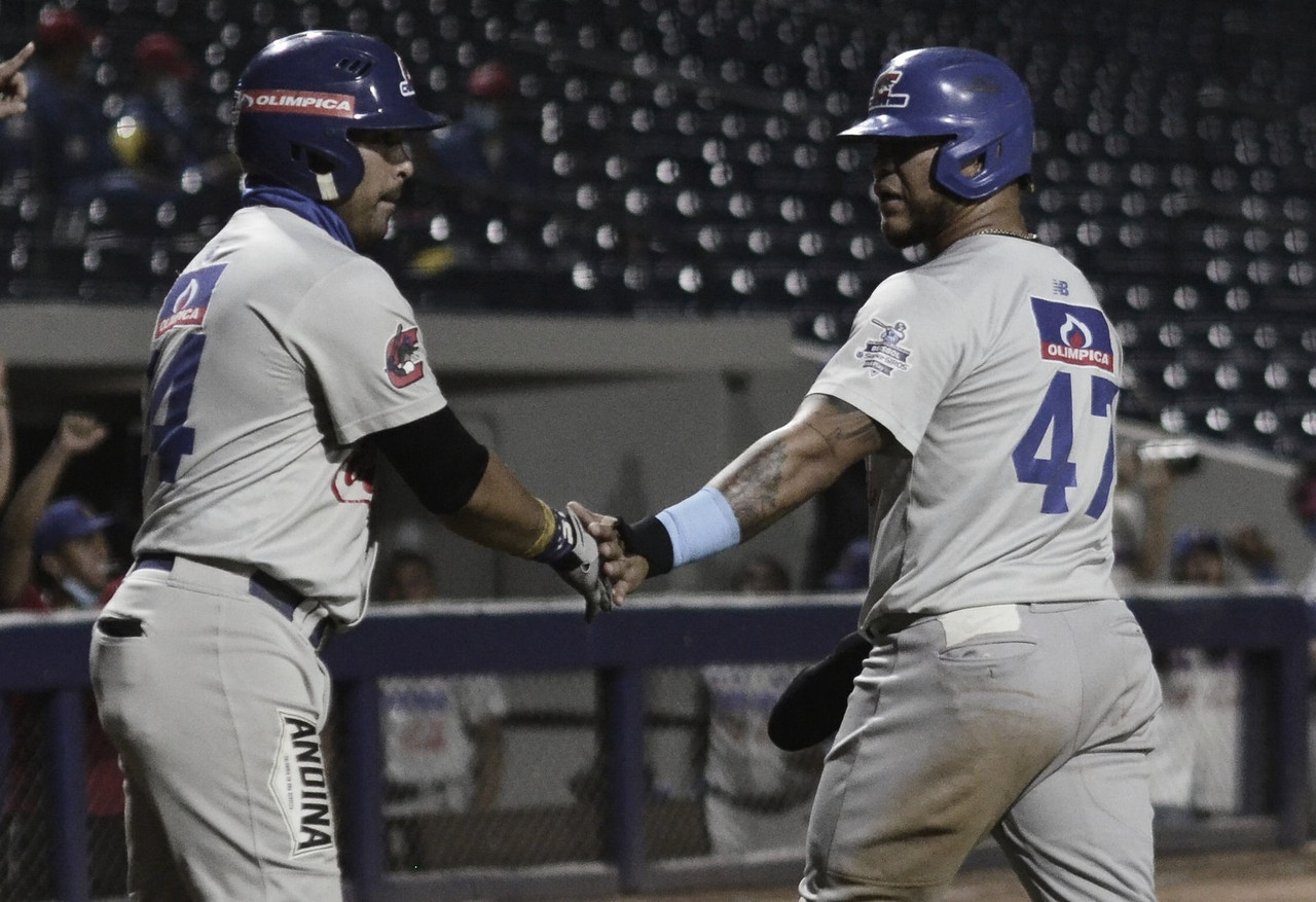Caimanes se sacudió y extendió la serie final a un sexto juego Caimanes se sacudió y extendió la serie final a un sexto juego