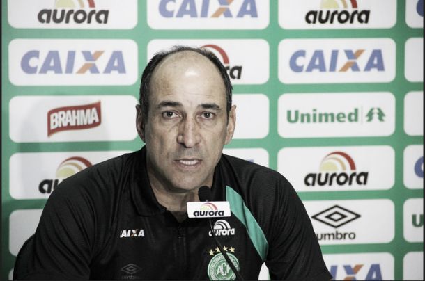Eutrópio afirma que atraso nos voos atrapalhou a Chapecoense: "Time chegou desgastado" Eutrópio afirma que atraso nos voos atrapalhou a Chapecoense: "Time chegou desgastado"
