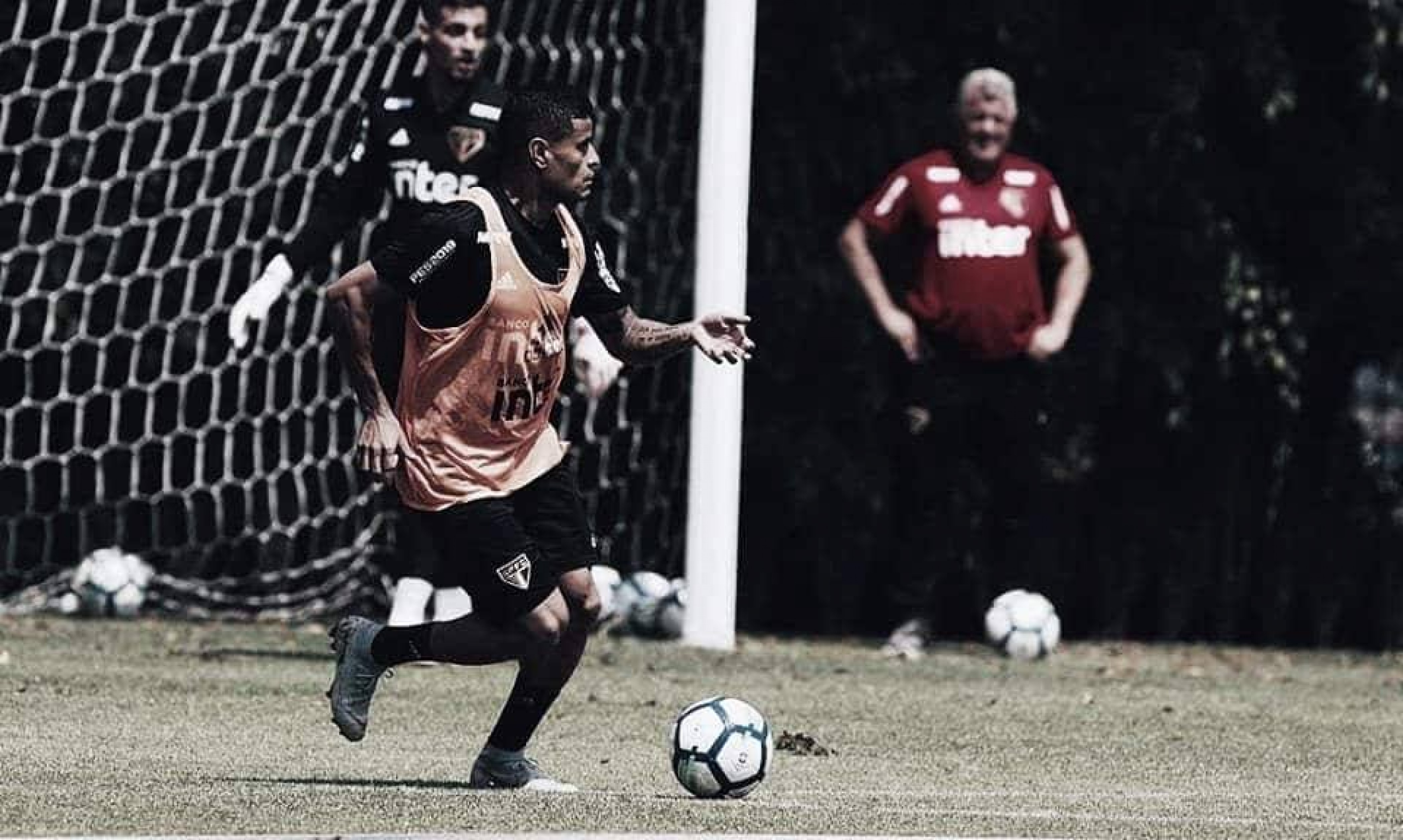 Reinaldo cita virtudes de Everton no São Paulo: ''Consistência defensiva e ofensiva'' Reinaldo cita virtudes de Everton no São Paulo: ''Consistência defensiva e ofensiva''