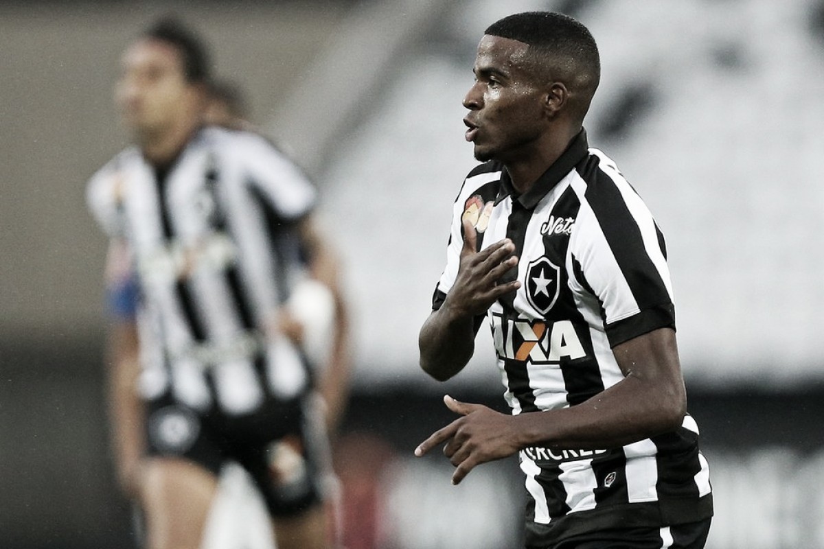 Botafogo renova contrato de atacante Ezequiel até 2022 Botafogo renova contrato de atacante Ezequiel até 2022