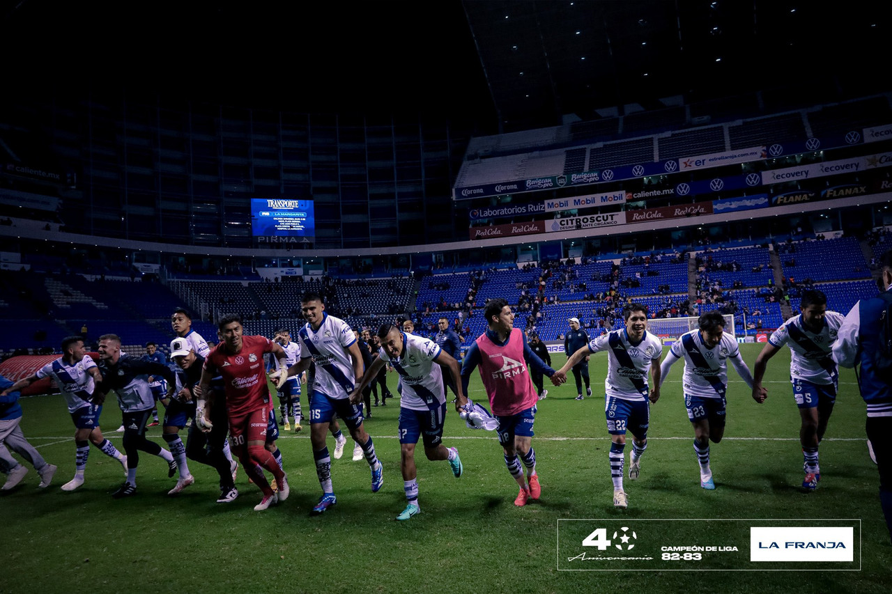 2017 Argentino de Merlo Home soccer Jersey