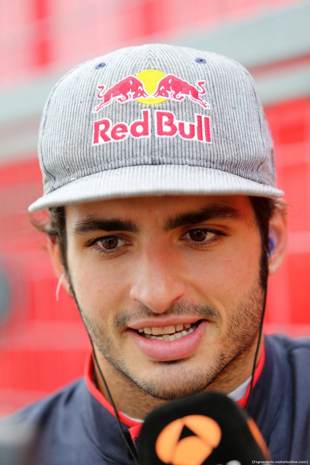 Carlos Sainz: "El equipo me ha dicho que no plantara cara a Verstappen"