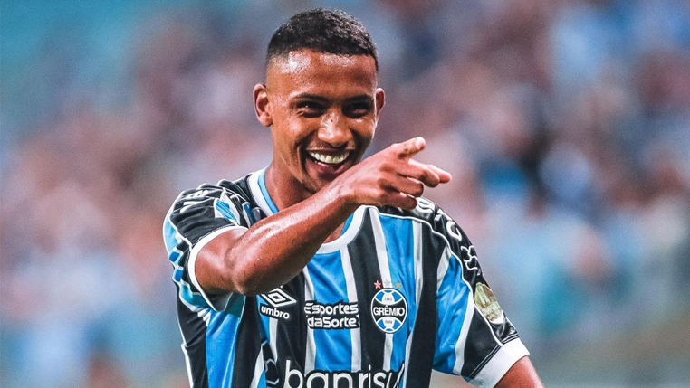 Autor de assistência em goleada do Grêmio, André Henrique comemora estreia na temporada