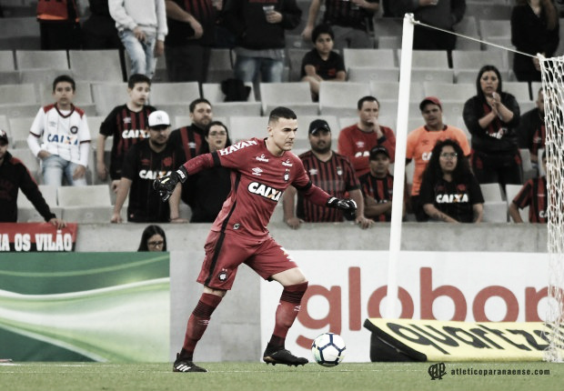 Felipe Alves celebra vitória do Atlético-PR sobre o Botafogo: "Valoriza o grupo forte" Felipe Alves celebra vitória do Atlético-PR sobre o Botafogo: "Valoriza o grupo forte"