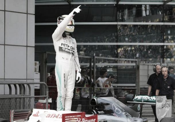 Lewis Hamilton se impone en China