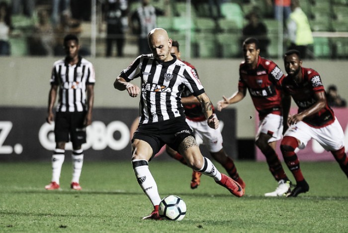 No Atlético-MG, Fábio Santos revive melhor fase e iguala números do auge no Corinthians