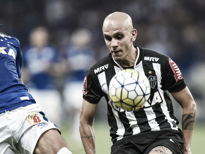 Fábio Santos lamenta empate com Cruzeiro, mas mostra confiança: "Vem coisa boa lá na frente"