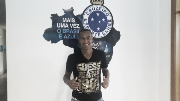 Cruzeiro fecha acordo e confirma contratação do lateral-esquerdo Fabrício
