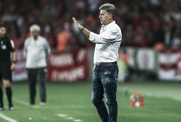 Renato exalta empate no Gre-Nal e realça não ter jogadores reservas: "Tenho um grupo"