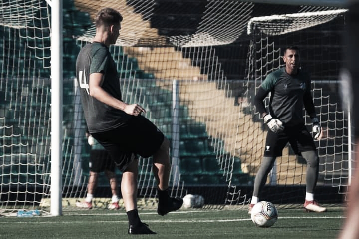 Torcedores invadem treino do Figueirense e nutricionista do clube relata agressão a atletas Torcedores invadem treino do Figueirense e nutricionista do clube relata agressão a atletas