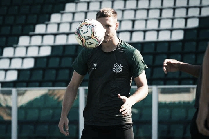 Após invasão no Orlando Scarpelli, atacante Pedro Lucas pede rescisão do Figueirense Após invasão no Orlando Scarpelli, atacante Pedro Lucas pede rescisão do Figueirense