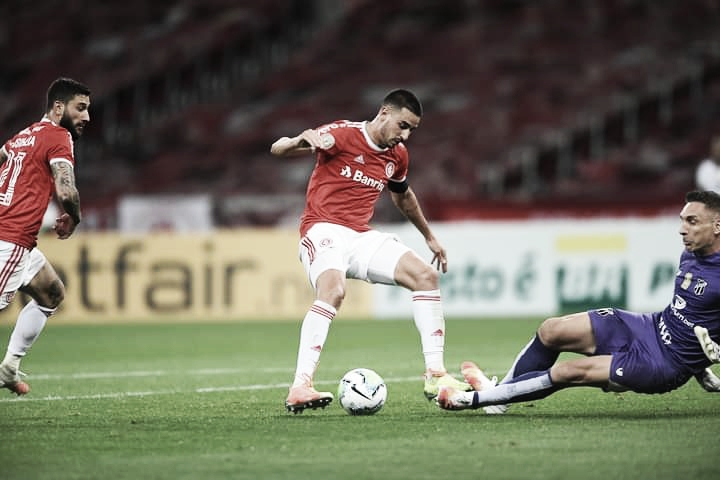 Thiago Galhardo comemora fase pessoal e liderança do Internacional: "Momento mágico" Thiago Galhardo comemora fase pessoal e liderança do Internacional: "Momento mágico"