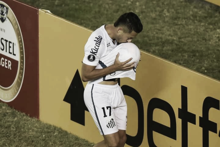 Autor do gol da vitória contra Delfín, Jean Mota reafirma desejo de permanecer no Santos