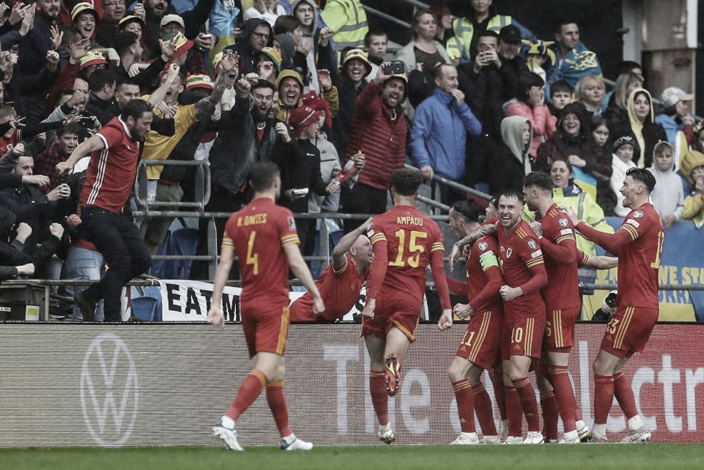 Bale decide, Gales suporta pressão da Ucrânia e vai à Copa do Mundo após 64 anos