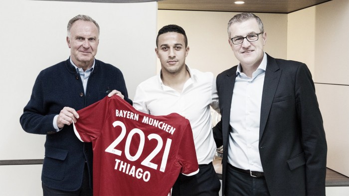 Thiago Alcántara estende vínculo contratual com Bayern de Munique