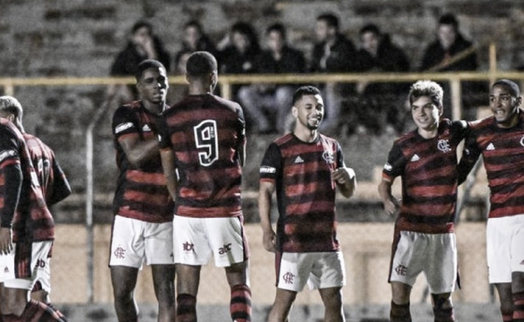 Flamengo vira sobre XV de Jaú e segue ao mata-mata da Copinha