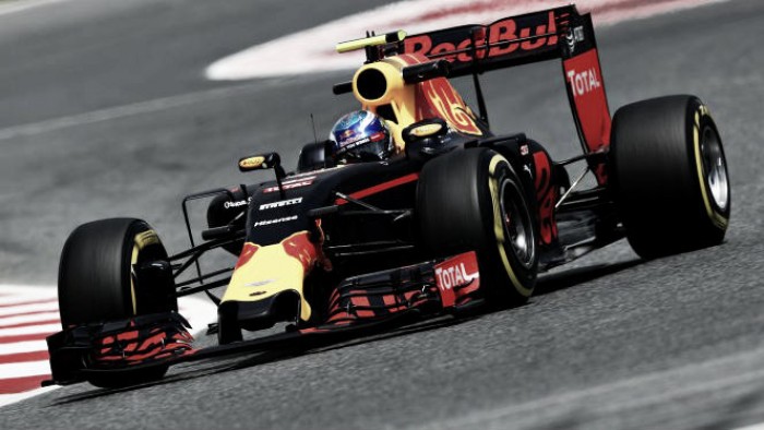 Formula 1, Red Bull: colori e fantasia nel nuovo casco di Verstappen