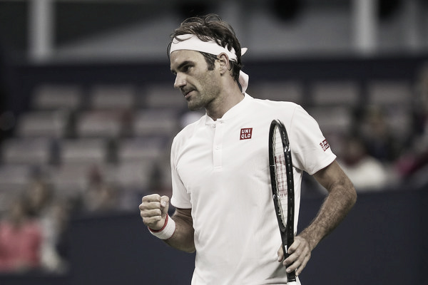 Federer avanza en su casa