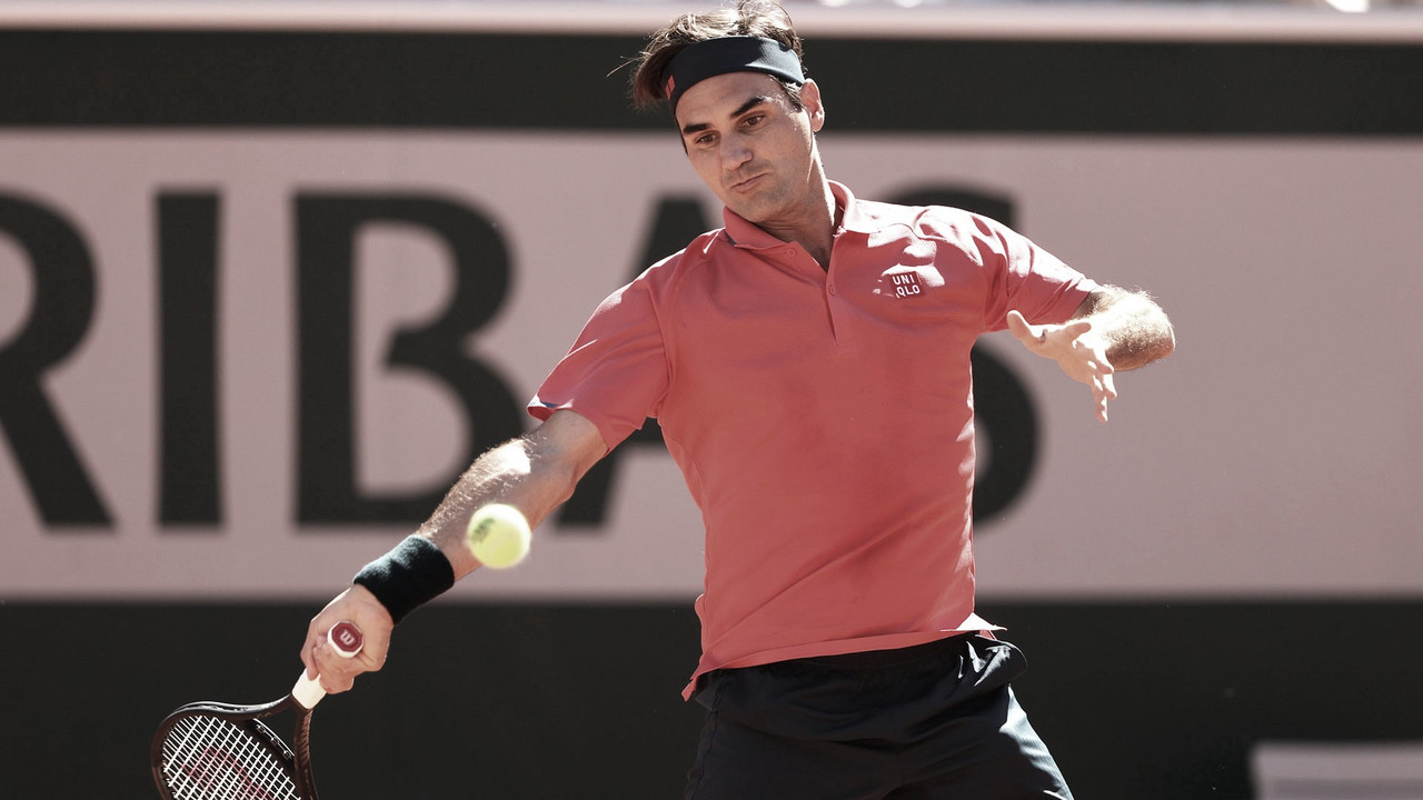 Federer domina Istomin e estreia com vitória no retorno a Roland Garros