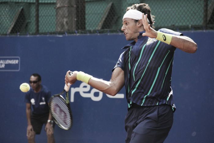 Feijão surpreende e elimina Lorenzi na Itália; Ghem cai em Praga Feijão surpreende e elimina Lorenzi na Itália; Ghem cai em Praga