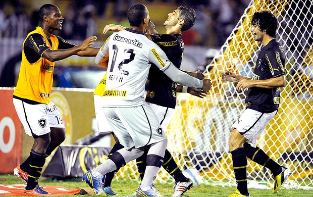 Botafogo vence o Vasco e praticamente elimina o rival do Carioca Botafogo vence o Vasco e praticamente elimina o rival do Carioca