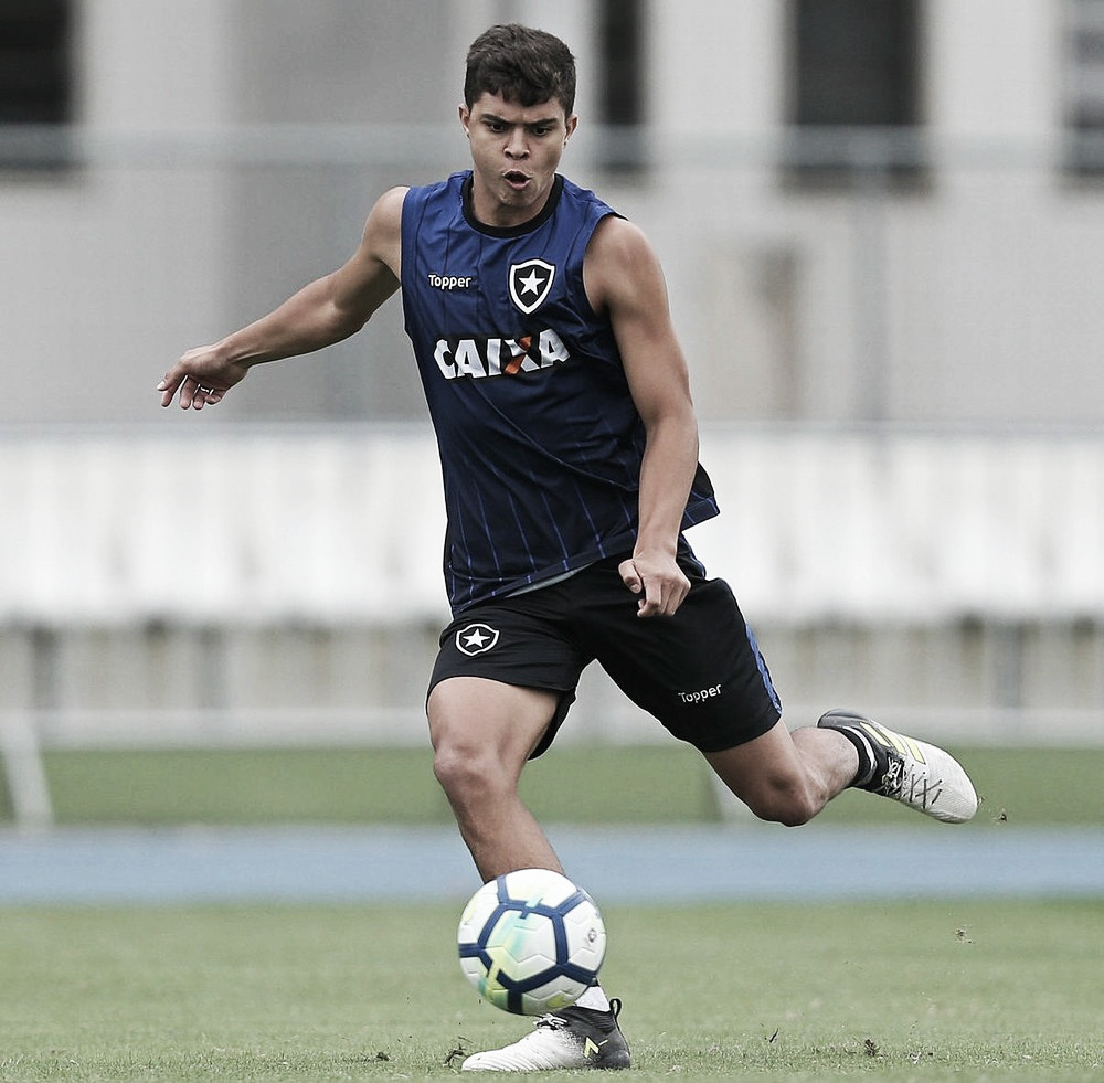 Fernando Constanza mostra alegria em voltar ao Botafogo: "Uma ótima oportunidade"