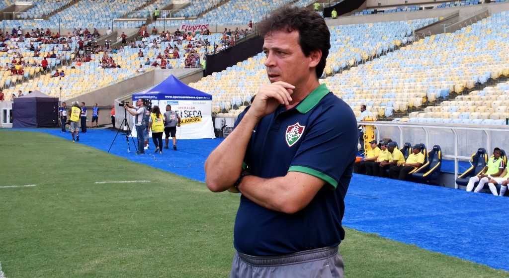 Diniz destaca pontos a melhorar no Fluminense, mas ressalta: "Continua evoluindo"