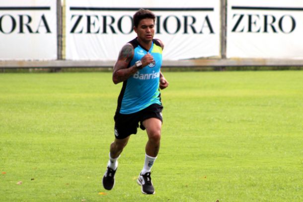 Dudu viaja com a equipe e pode estrear pelo Grêmio