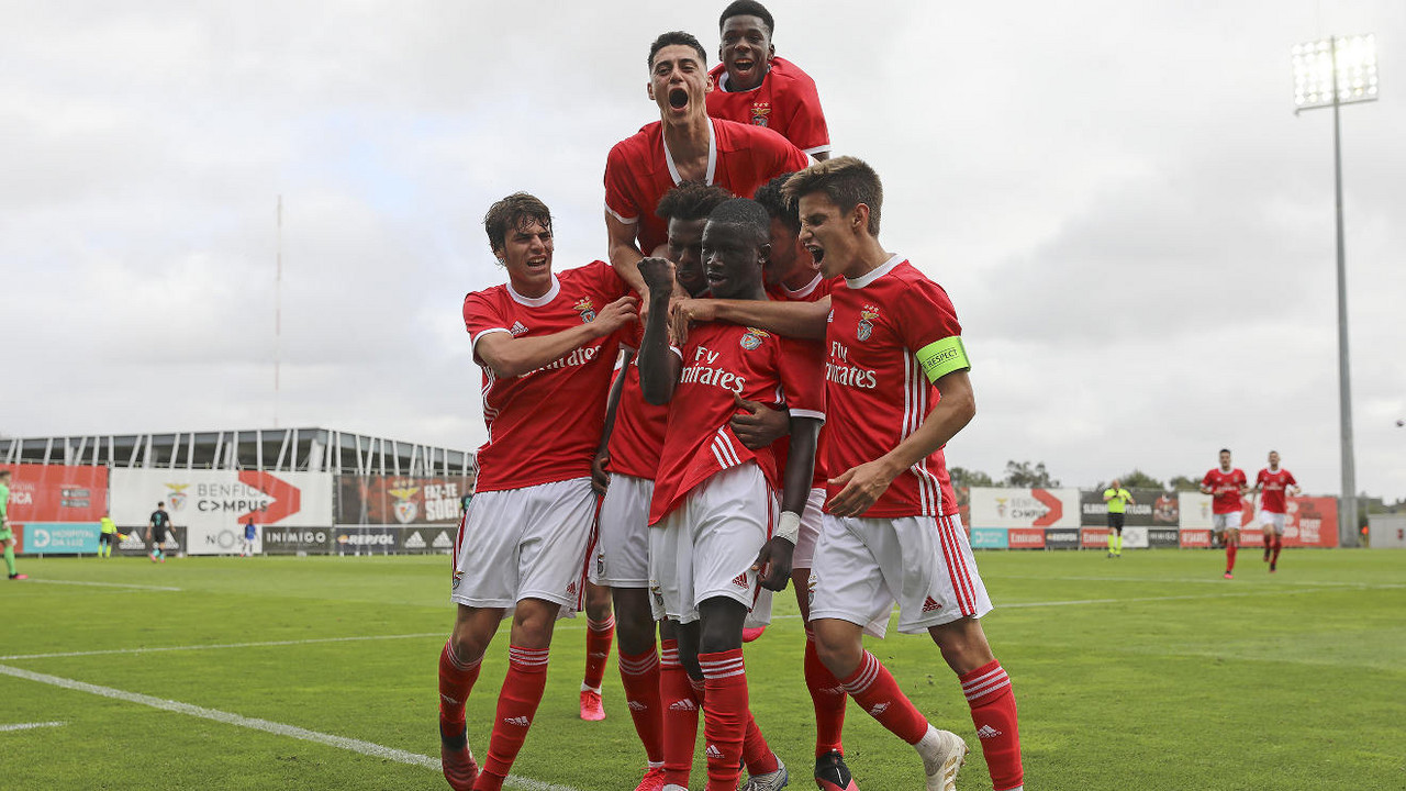 Juniores do Benfica vencem Liverpool na Youth League Juniores do Benfica vencem Liverpool na Youth League