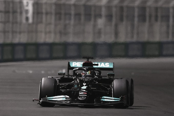 Hamilton gana en Arabia Saudita