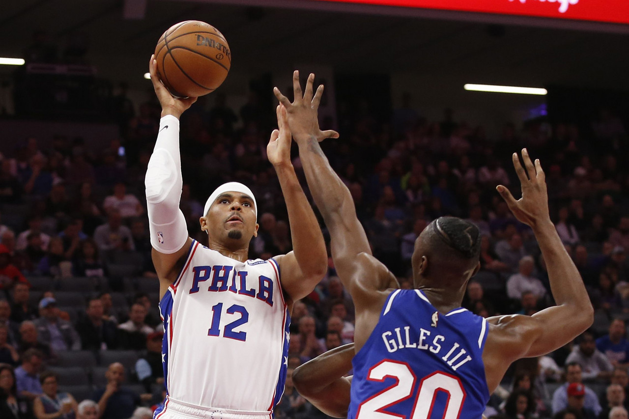 Philly ends their losing streak  against Sacramento