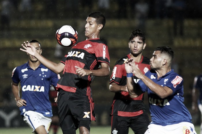 Flamengo vence Cruzeiro nos acréscimos e se classifica para as quartas da Copinha