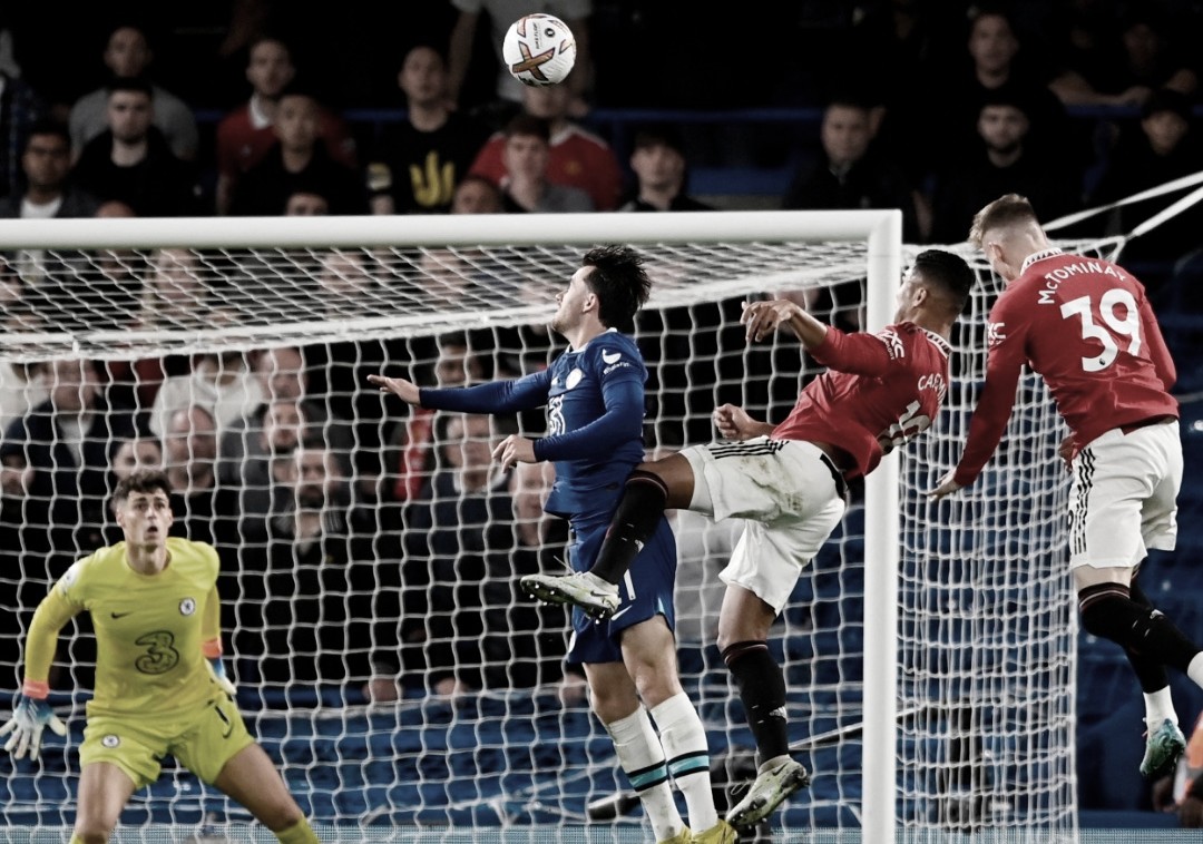 Casemiro marca nos acréscimos e Manchester  United empata contra Chelsea