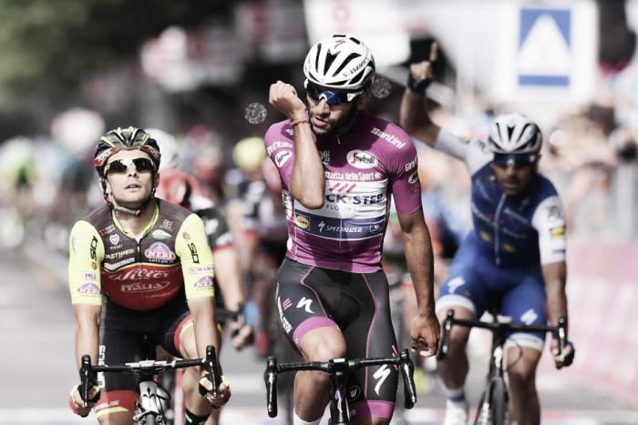Giro d'Italia, Fernando Gaviria sfreccia in volata anche a Reggio Emilia
