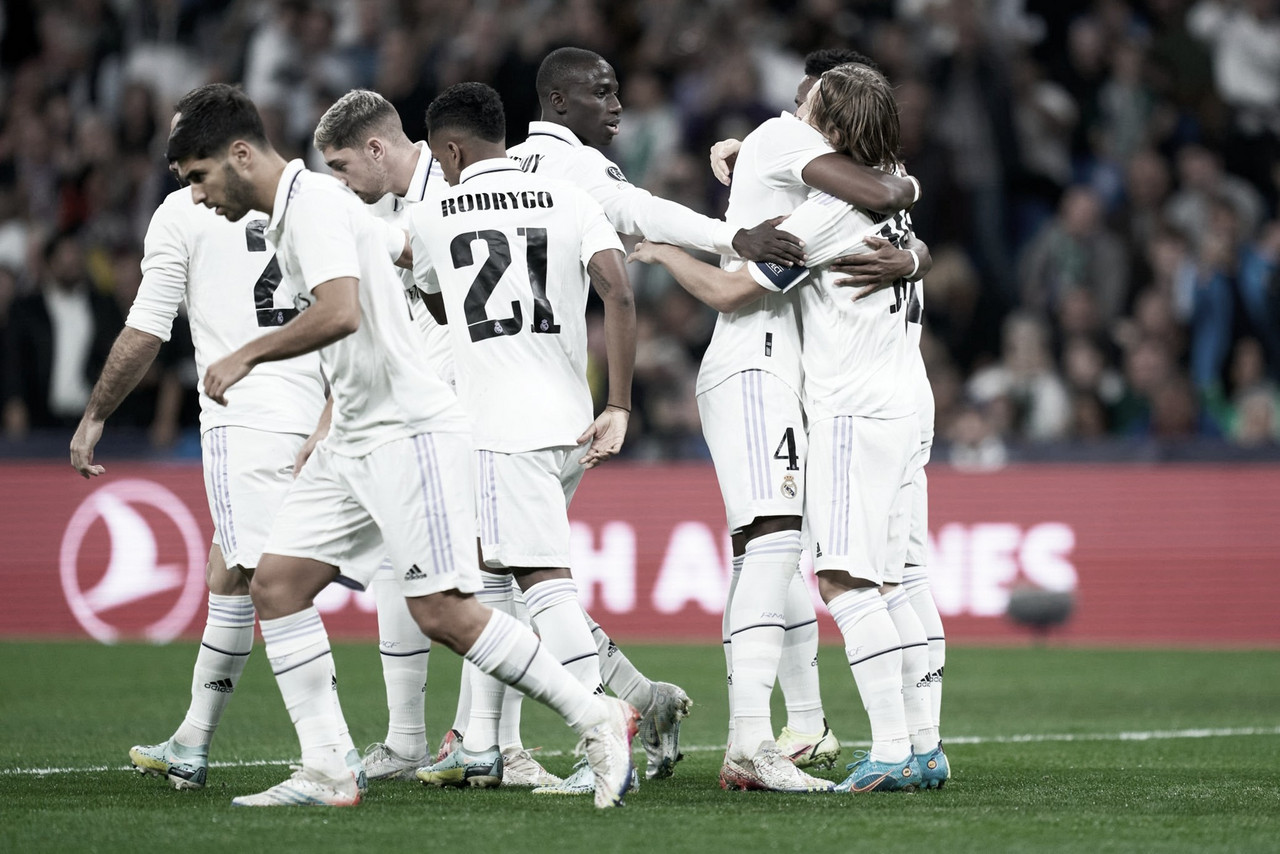 El Real Madrid golea y pasa como líder de grupo