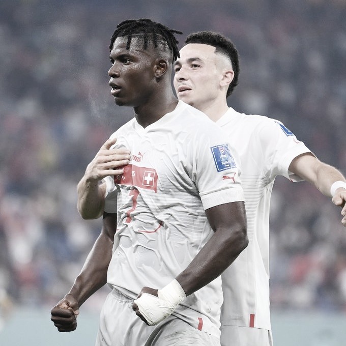 Embolo parabeniza classificação da Suíça e projeta duelo contra Portugal: "Podemos vencê-los"