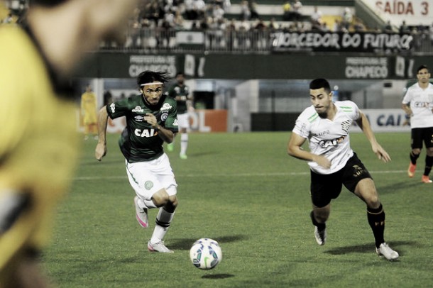 Ainda sem vitória em clássicos no Brasileiro, Figueirense recebe Chape atrás de tranquilidade