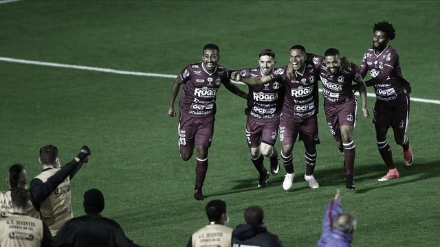 Deu zebra: Juventus goleia Figueirense no Scarpelli e avança no Catarinense Deu zebra: Juventus goleia Figueirense no Scarpelli e avança no Catarinense