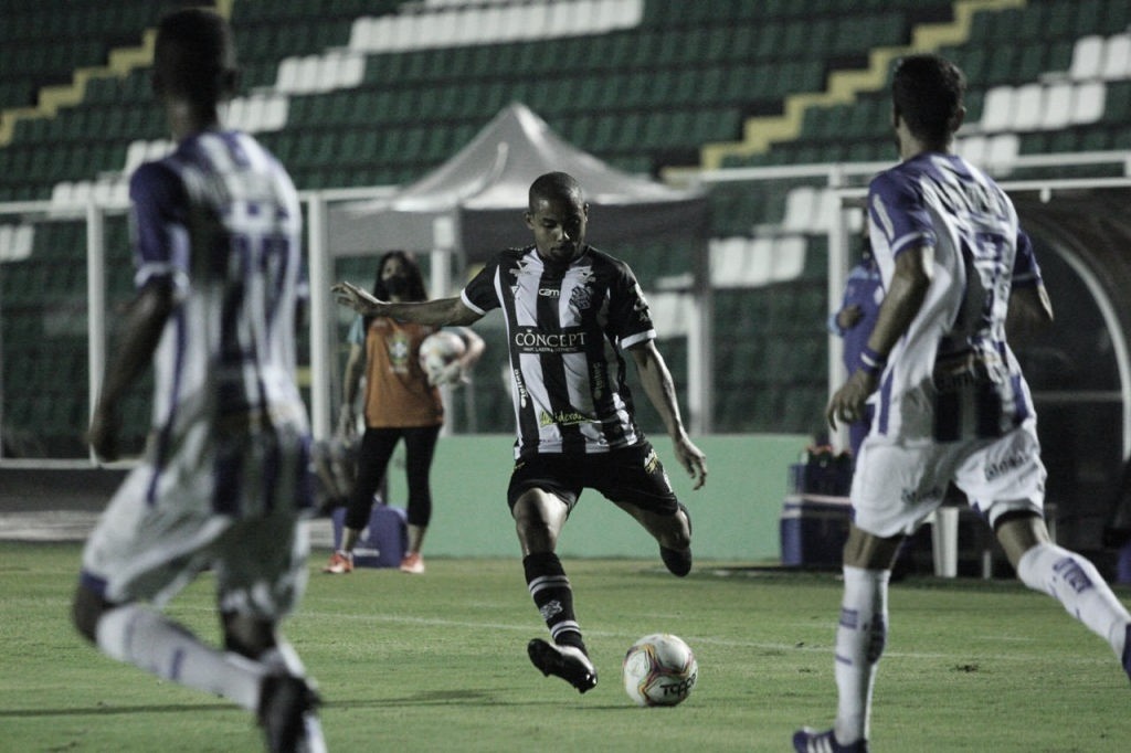 Figueirense perde chances e admite frustração após volta à zona de rebaixamento da Série B Figueirense perde chances e admite frustração após volta à zona de rebaixamento da Série B