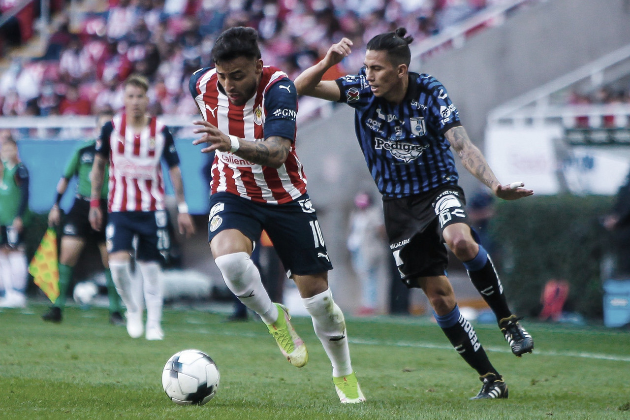 Alexis Vega rescata a Chivas de una nueva derrota