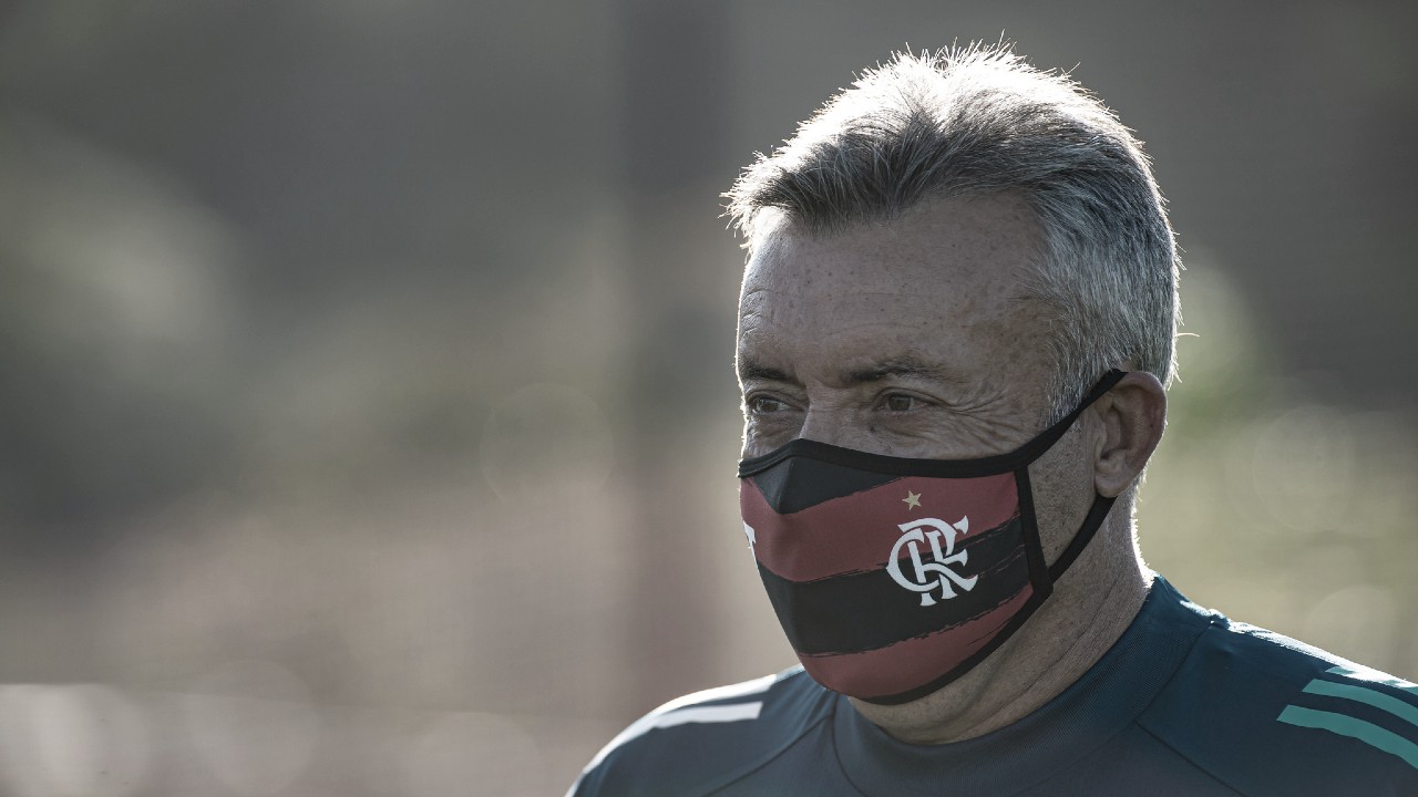 Rotatividade: essa é a palavra que impera no atual Flamengo de Domènec