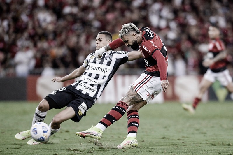Em momentos diferentes, Santos e Flamengo se enfrentam pelo Brasileirão