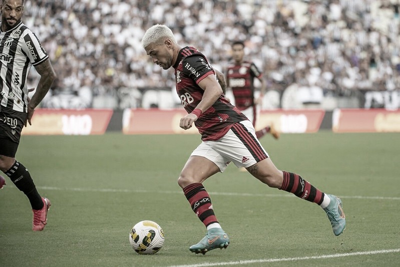 Embalado por goleada na Libertadores, Flamengo recebe Ceará de olho na liderança do Brasileirão